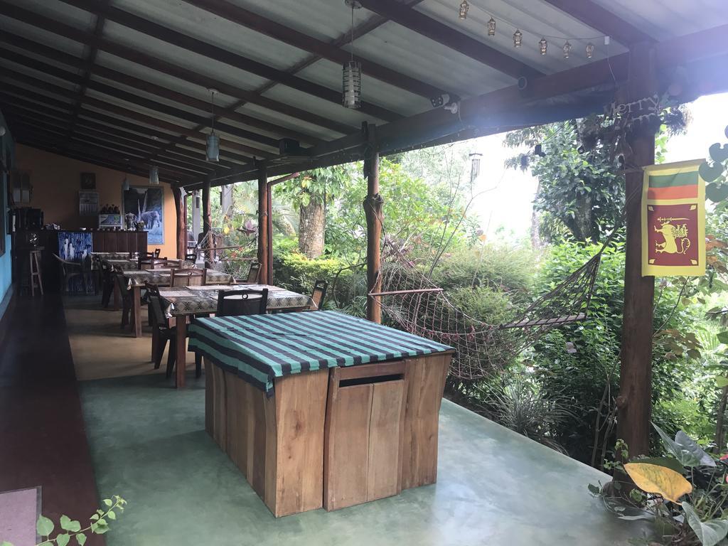 Raveena Guest House เอลลา ภายนอก รูปภาพ